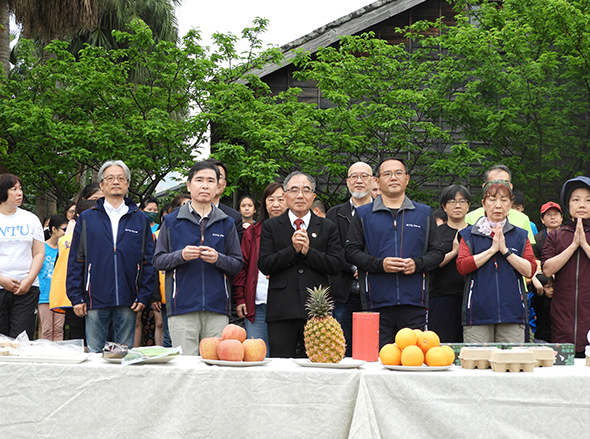 祭天儀式由陳校長擔任主祭官